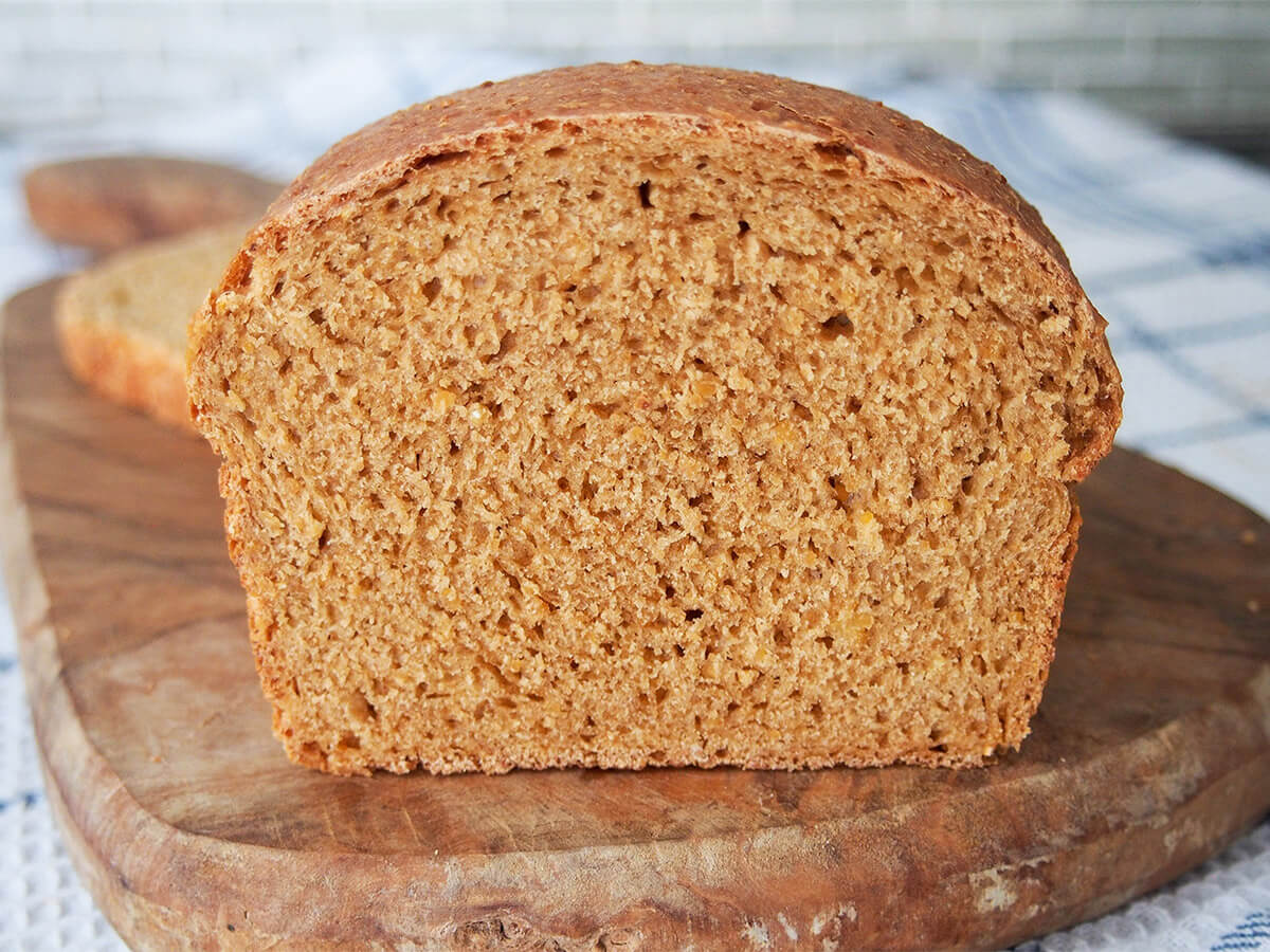 end on view of anadama bread on wooden board