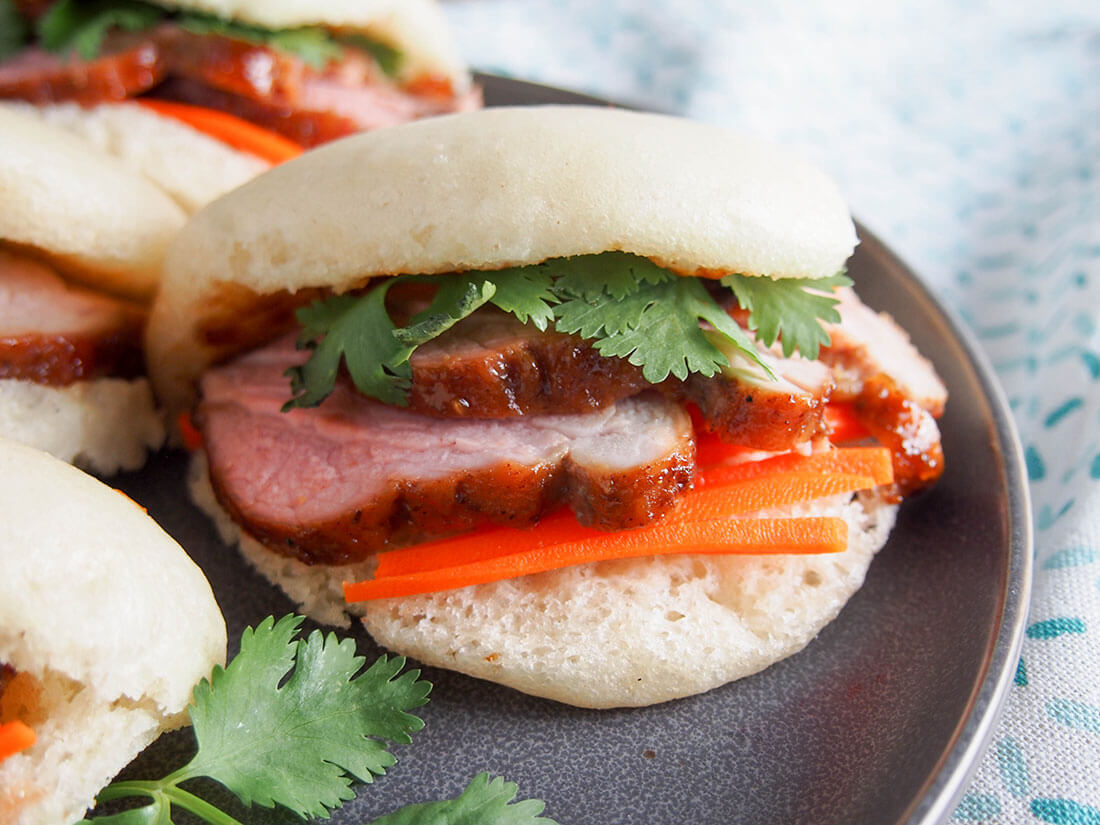 steamed bao buns with pork close up of bun showing fillings